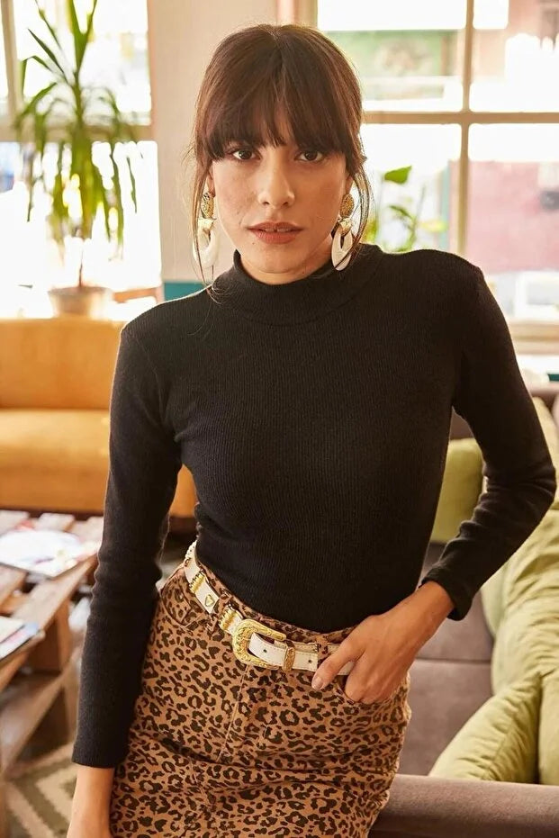 Women’s Black Fleece-Lined Ribbed Turtleneck Sweater - MRS.IDEA