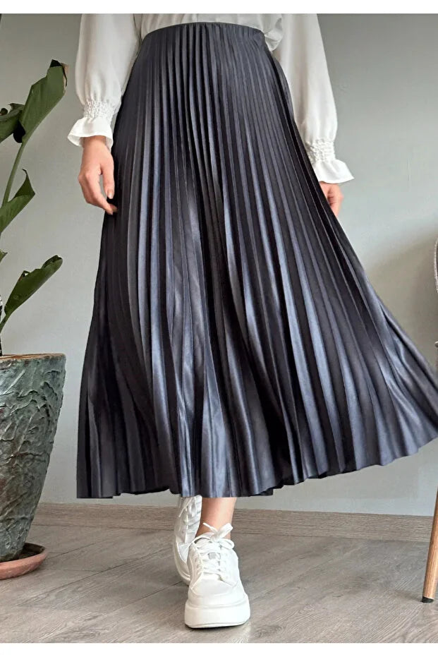 Black Lightweight Pleated Modest Skirt - MRS.IDEA